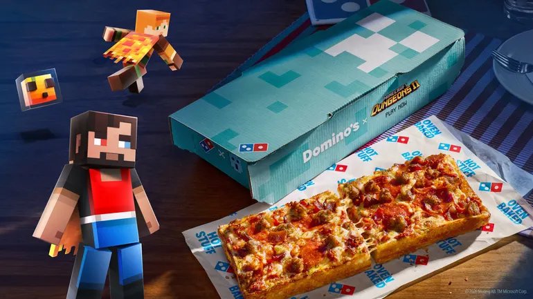 Minecraft temalı Domino’s kutusu, dikdörtgen pizza ve Minecraft karakterleri