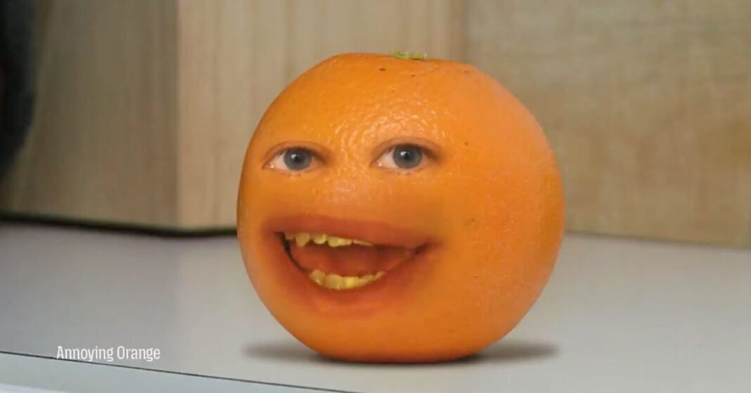 Firefox reklamında yer alan, gülümseyen yüzlü Annoying Orange karakteri